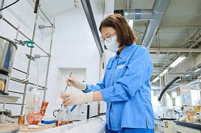 写真：范　多納さん（技術部　技術グループ）